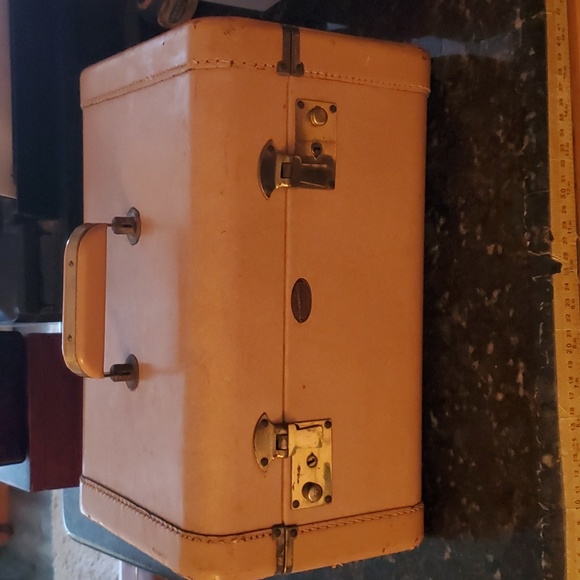 United Luggage Co Bags United Luggage Co Aero Way Leather Traincase Carry On Poshmark